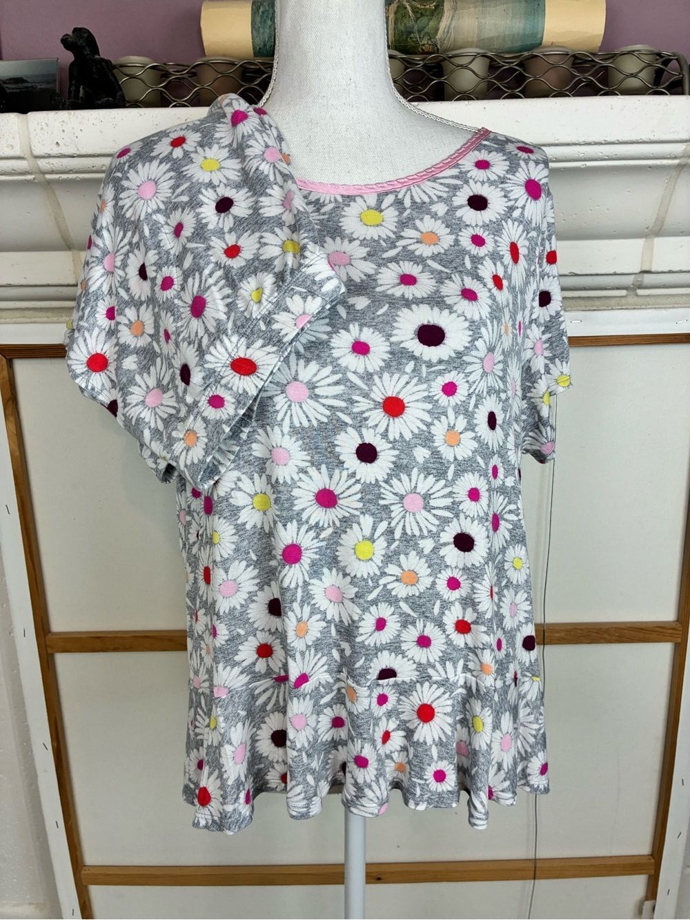 Cute PJ Set Short Sleeve Top & cropped long pants keeps you cool with pockets